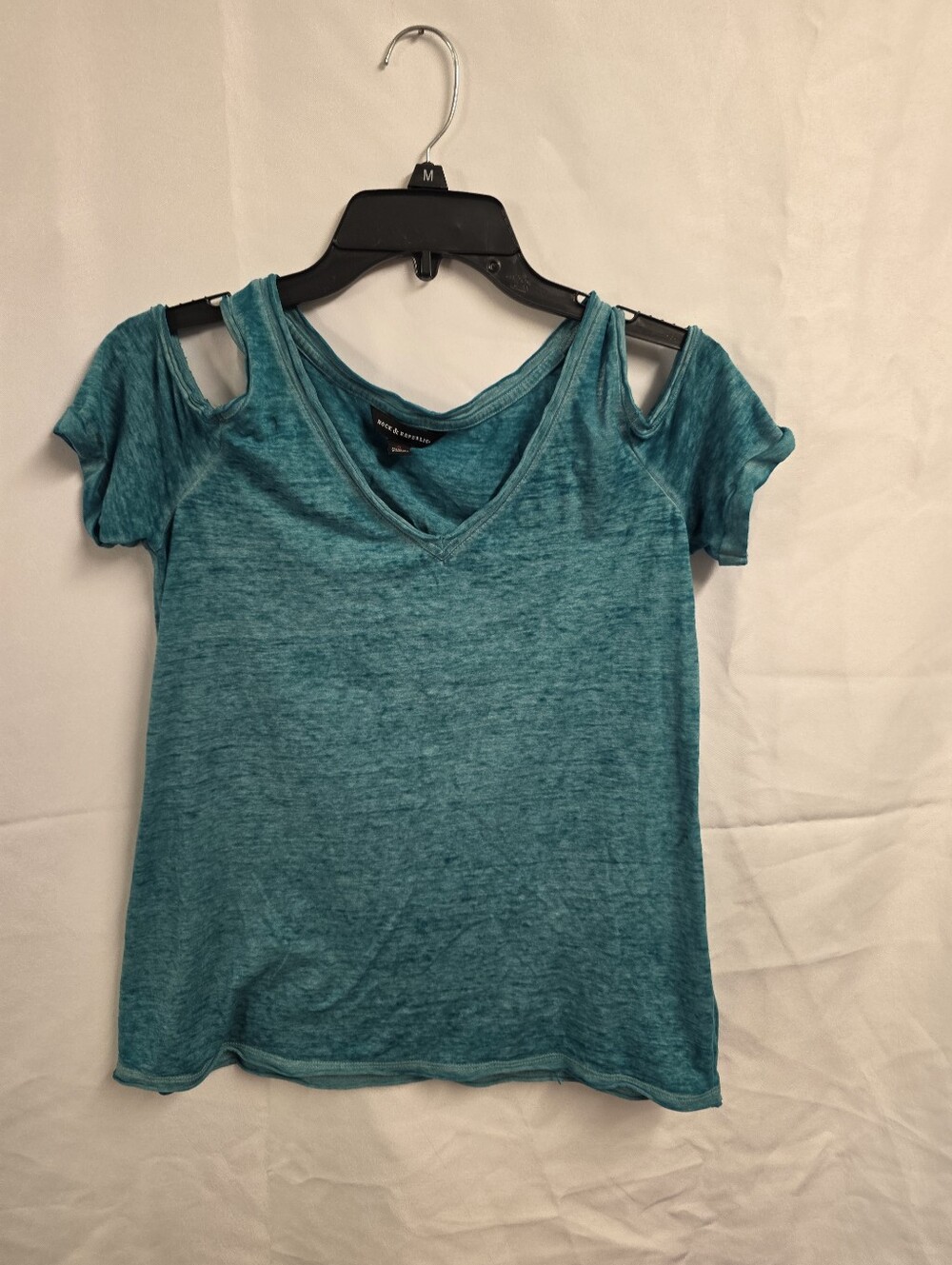 Women’s Cutout Shoulder Tee in Teal - Rock & Republic